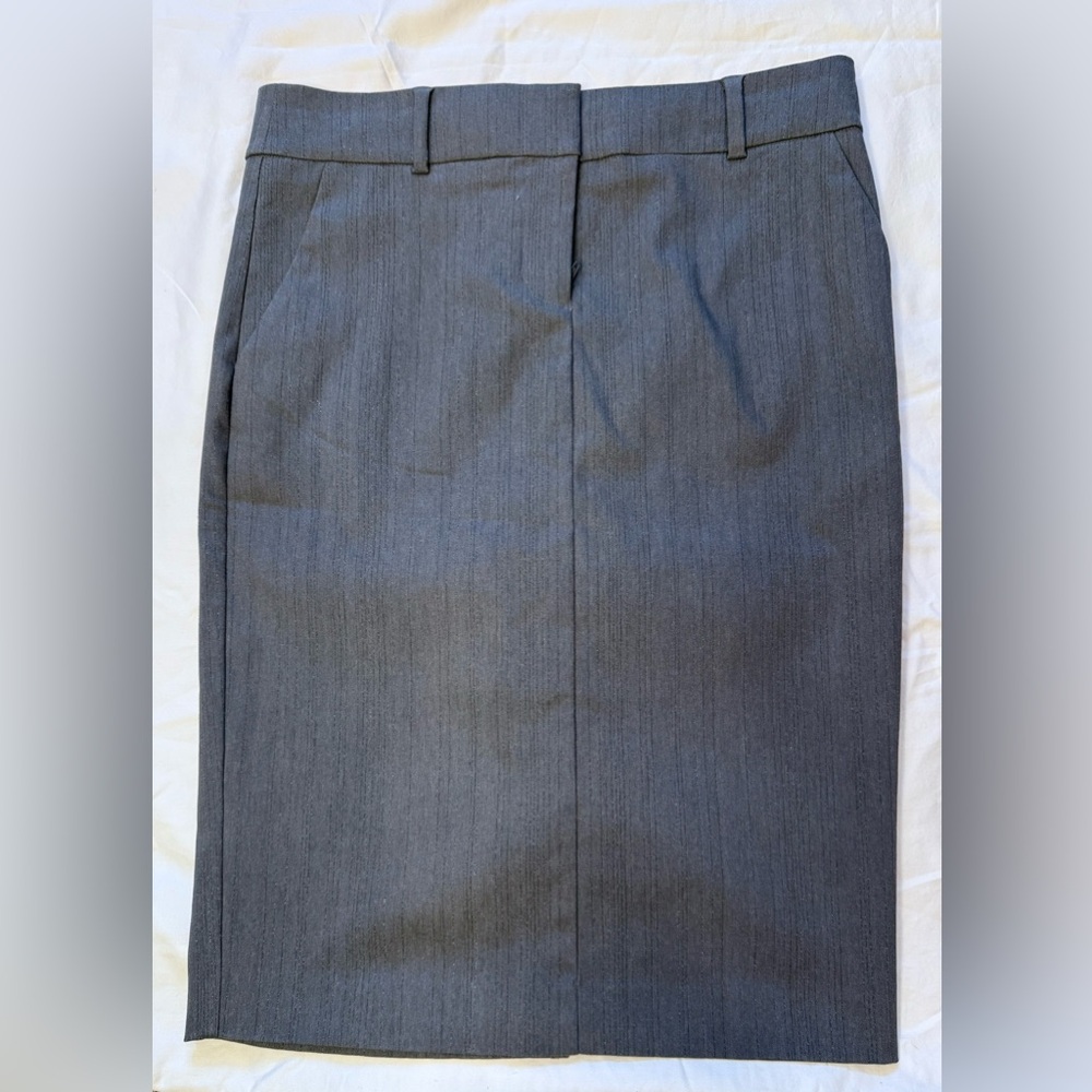 Chic Size 4 Grey Pencil Skirt by To The Max in excellent used condition!